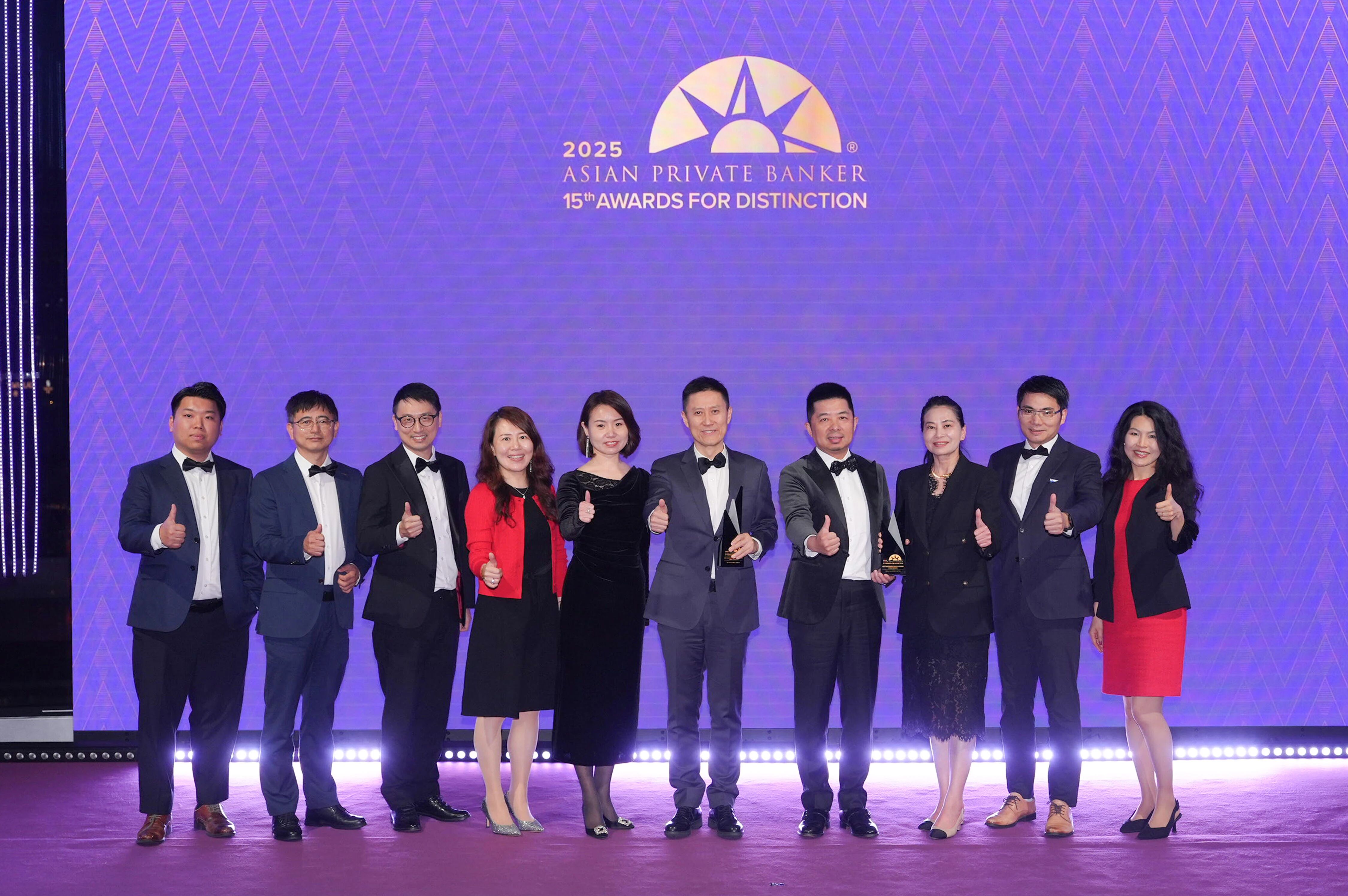 与全球金融机构同台竞放，诺亚控股摘得 Asian Private Banker 双项大奖